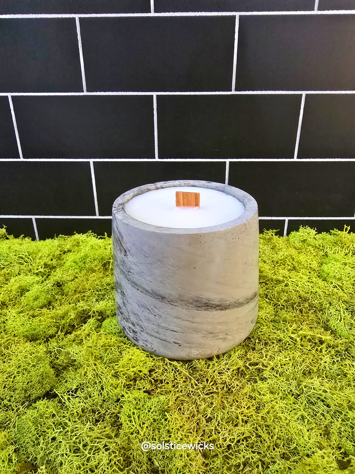 Floral Drift Candle – floral, citrus, and ozone scent in concrete jar with coconut wax.