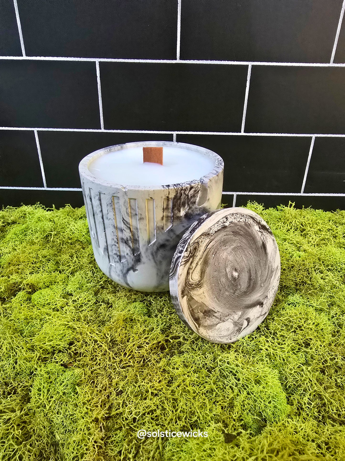 Floral Drift Candle – floral, citrus, and ozone scent in concrete jar with coconut wax.