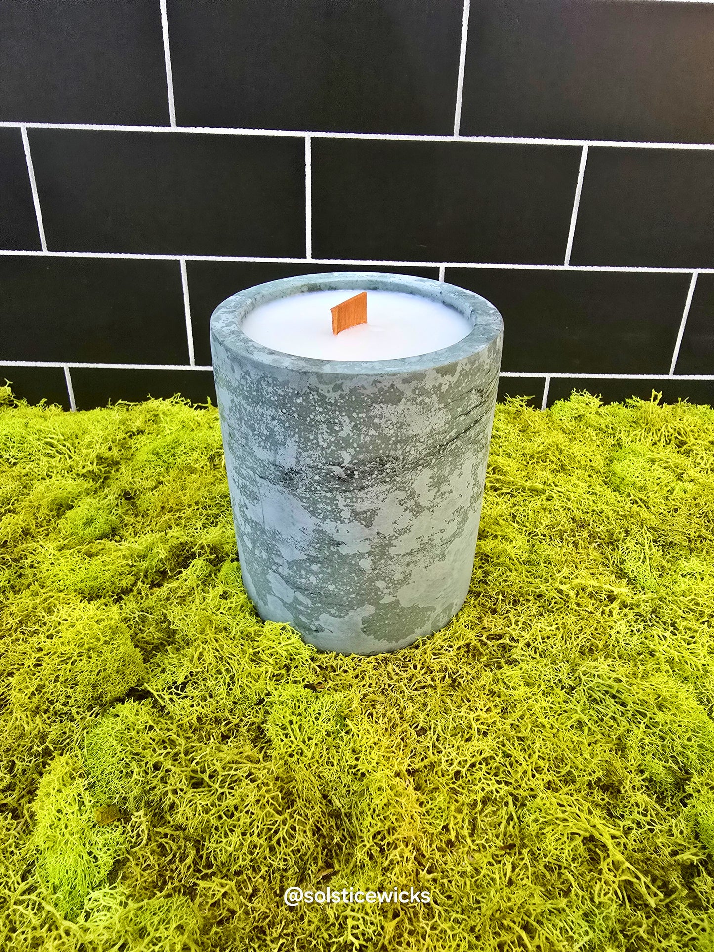 Floral Drift Candle – floral, citrus, and ozone scent in concrete jar with coconut wax.