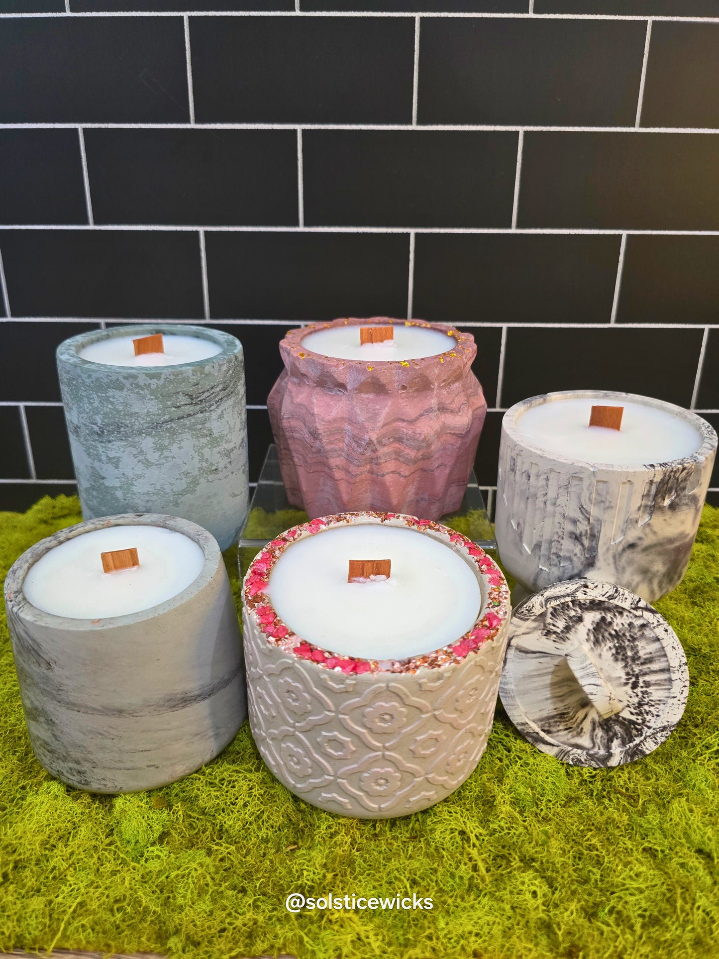 Floral Drift Candle – floral, citrus, and ozone scent in concrete jar with coconut wax.