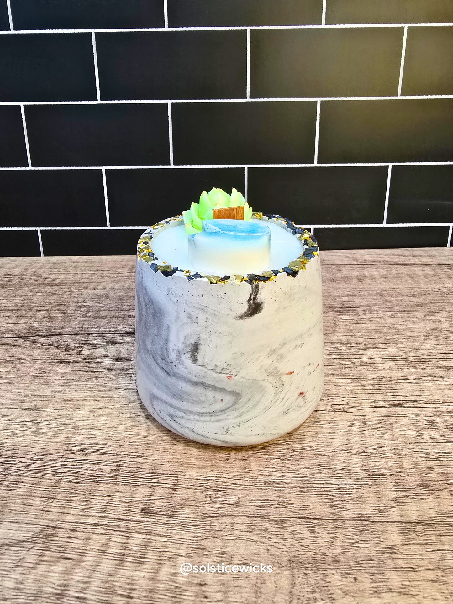 Solar Kiss Candle in concrete jar – with bergamot, lavender, rosemary, and patchouli, made from coconut apricot wax.