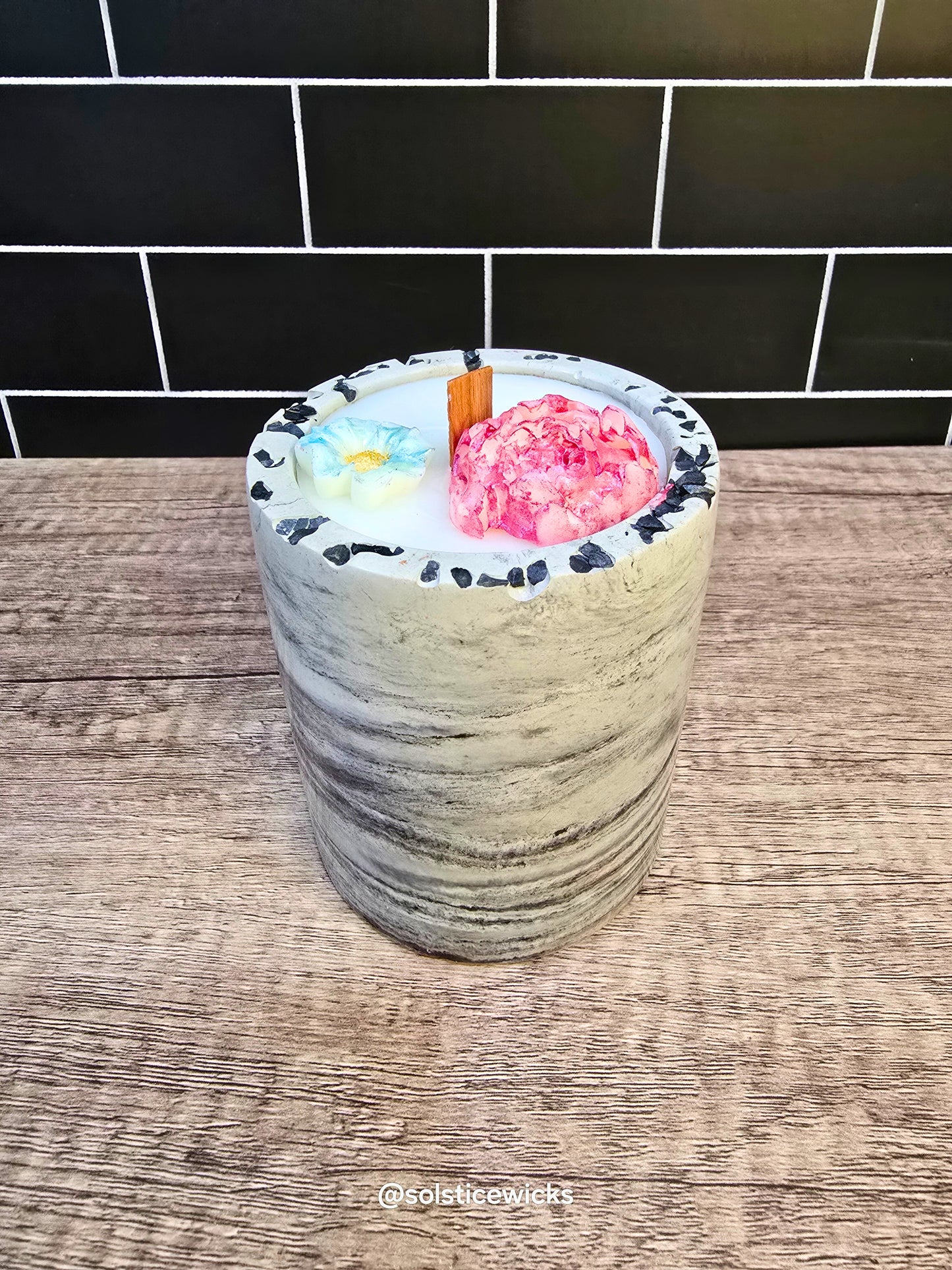 Solar Kiss Candle in concrete jar – with bergamot, lavender, rosemary, and patchouli, made from coconut apricot wax.