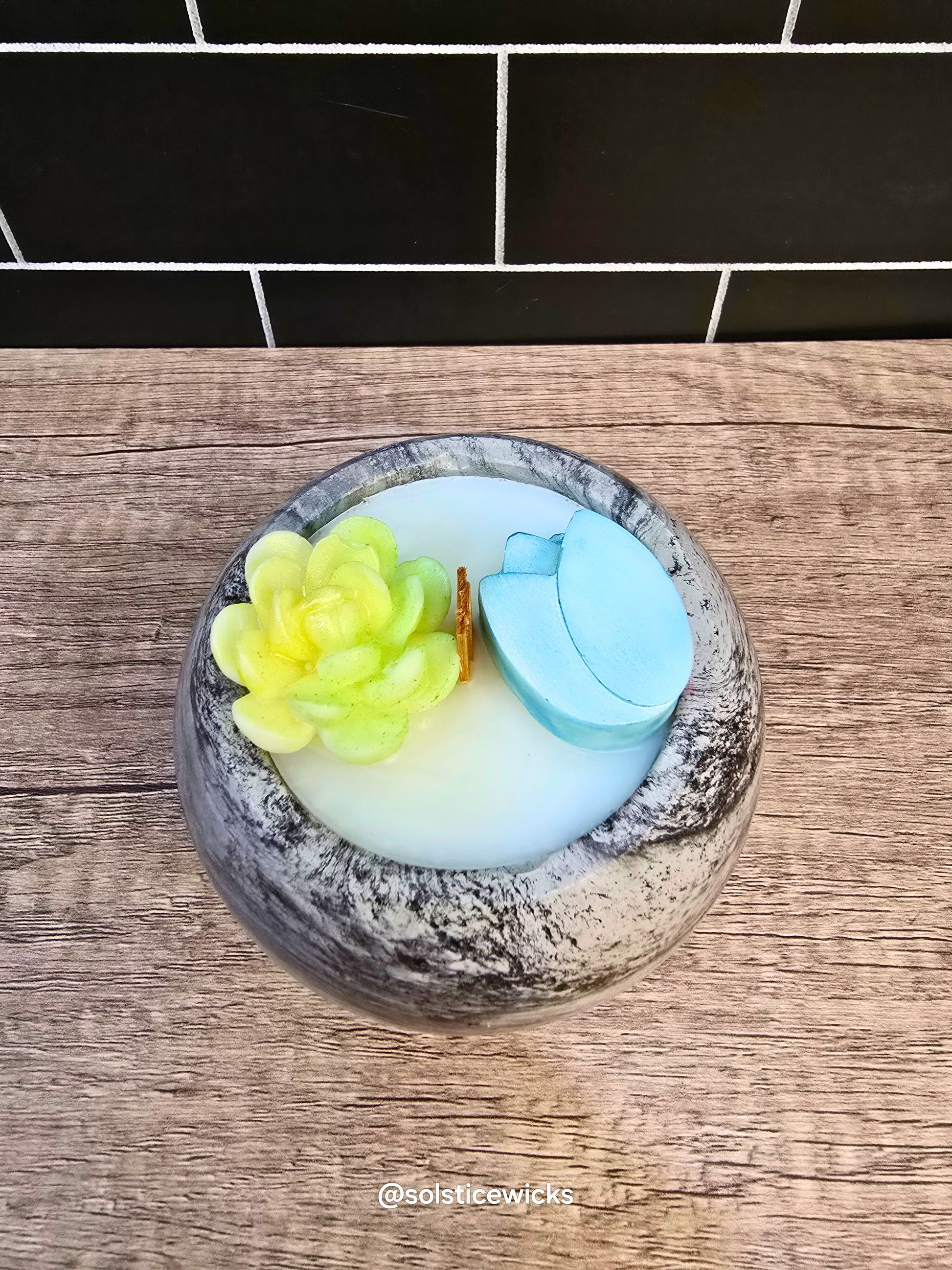 Solar Kiss Candle in concrete jar – with bergamot, lavender, rosemary, and patchouli, made from coconut apricot wax.